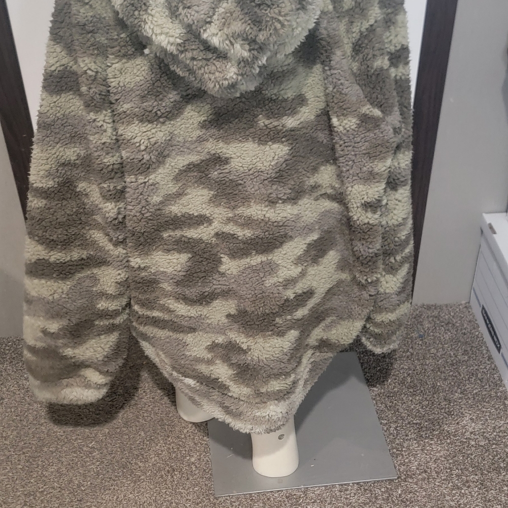 Camouflage Fleece Hoodie - Picture 5 of 8